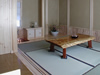 和室における床の間とテーブル